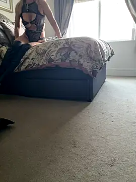 MrsPeaches from Stripchat