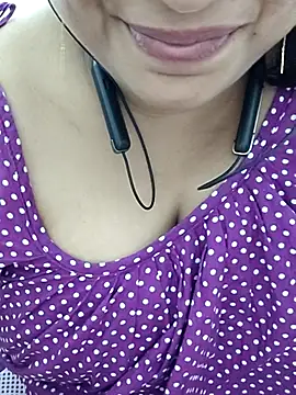 Prettyeyes5775 from Stripchat