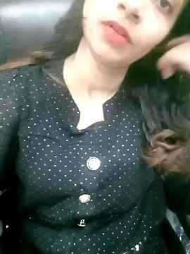 Raisakhan21 from Stripchat