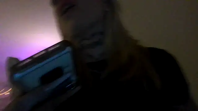 SkyxxxPlatinum from Stripchat