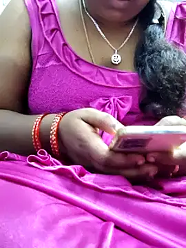 Tamilruku from Stripchat