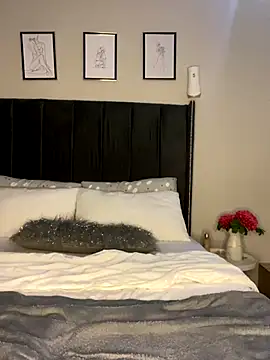 ThickBaddieSA from Stripchat
