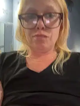 Tickledpink420 from Stripchat