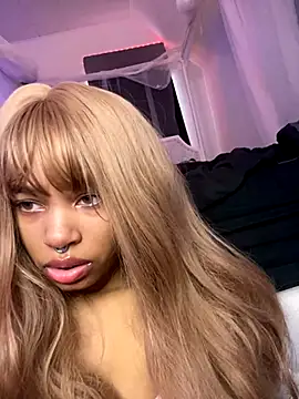 Venusfairyy from Stripchat