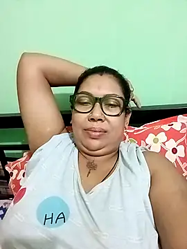 YOUR LOVELY-40 from Stripchat