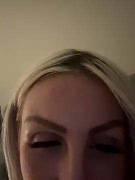 Blondegal93 from Stripchat