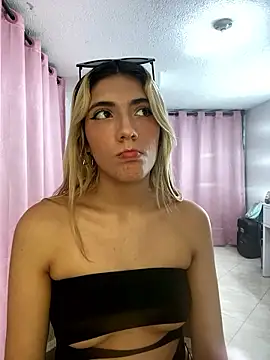 Elodie222 from Stripchat