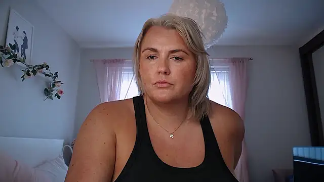 HottieLottie8 cam Live Nude & Online
