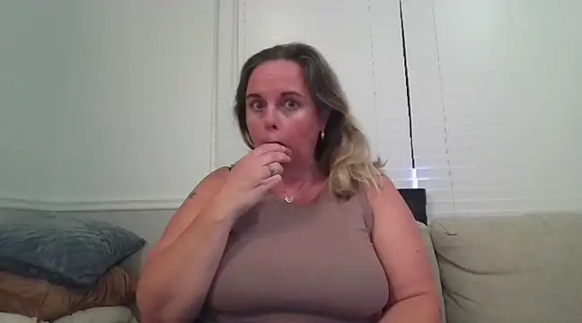 LauLauPAWG from Stripchat