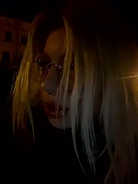 YeahMolly from Stripchat