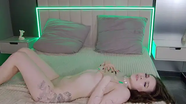 AliceAsh cam Live Nude & Online