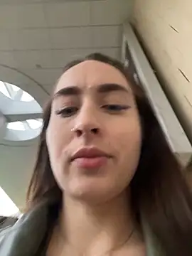 Holly Play from Stripchat
