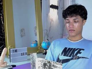 alej-twinkk Nudes and Live Cam