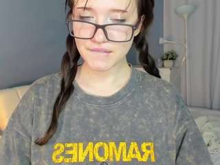 hanahcute Nudes and Live Cam