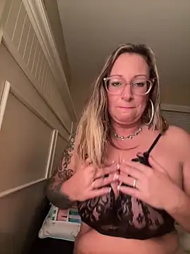 Aleesa milfxo from Stripchat