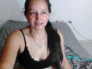 emmy-milf Nudes and Live Cam