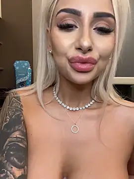 GoldenAmber from Stripchat