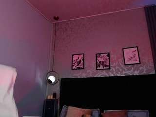 bombshellll Nudes and Live Cam