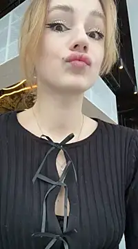 Naomi Mi from Stripchat
