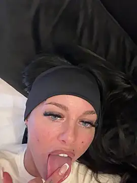 Juicylucie from Stripchat