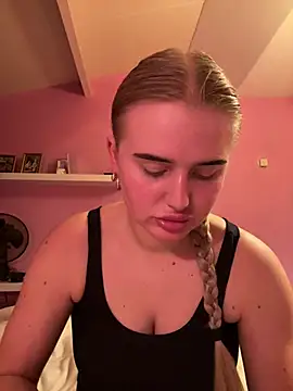 Yourhornyslut from Stripchat