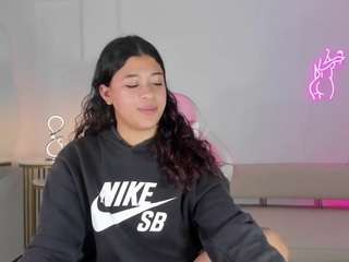 layla-golden Nudes and Live Cam