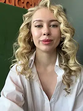 Aleksa qt from Stripchat