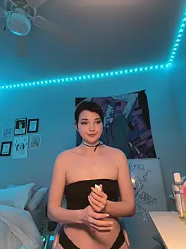 BlueHoneyBaby from Stripchat