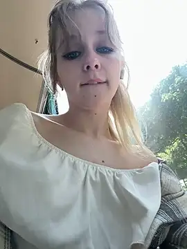 Julie-bae from Stripchat