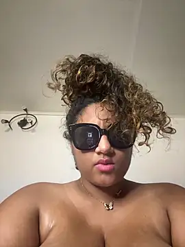 Flora 974 from Stripchat