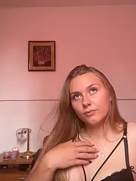 HeiligeJulia from Stripchat