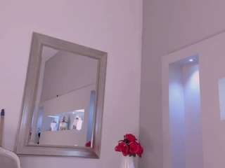 Hot giaroberts on Camsoda Live Now!