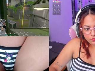 Sexy petitesofia on Camsoda Live Now!