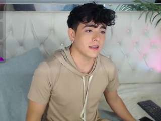 Spicy sweet-jeremy on Camsoda Live Now!