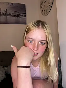 DieBlondeHannah from Stripchat