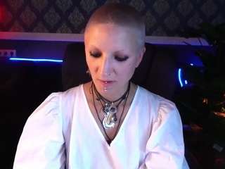 Hot miramoonraven on Camsoda Live Now!