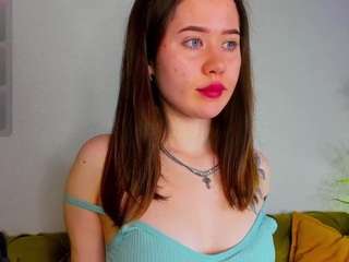 Spicy lil1-shy on Camsoda Live Now!