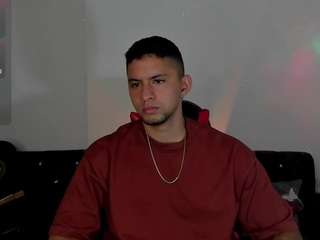 Spicy ronnie-miller1 on Camsoda Live Now!