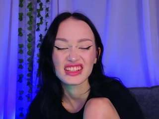 🔥 Sexy holly-berryy on Camsoda Live Now!