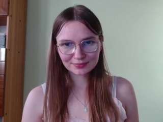 Hot elly-classy on Camsoda Live Now!