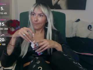 Hot goddessevelyn01 on Camsoda Live Now!