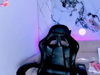 Hot krystalevanss on Camsoda Live Now!
