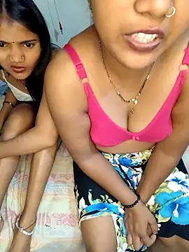 Unique MomandDaughterrs from Stripchat