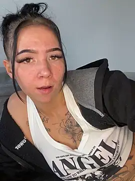 YoungZoexx from Stripchat