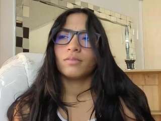Hot saray-reyes on Camsoda Live Now!
