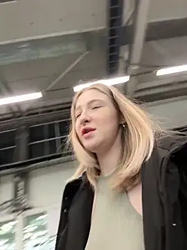 Littlebitchesss from Stripchat