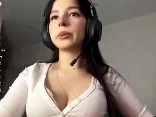 🔥 Sexy madelinebaker on Camsoda Live Now!