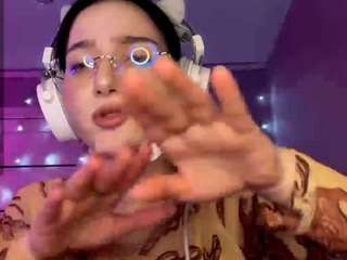 🔥 Sexy yeevanwagenen on Camsoda Live Now!