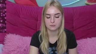 Hot sofysoft on Camsoda Live Now!