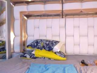 Hot petitelittleebony on Camsoda Live Now!